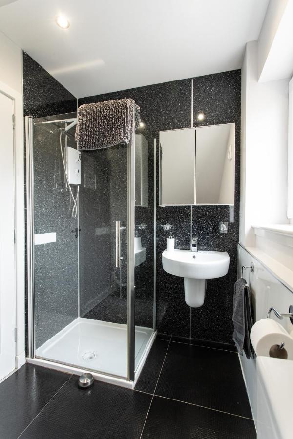 4 Private Bedroom House With 3 Parking Spaces Free 퍼스 외부 사진